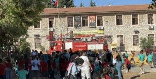 Mersin’de okulda çıkan yangın korkuttu
