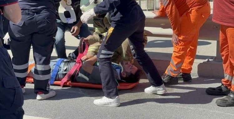Başakşehir'de ticari araç takla attı: 2 yaralı