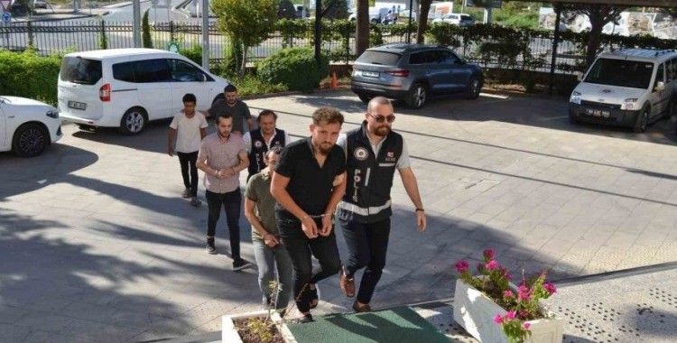 Emekli öğretmeni 3 milyon TL dolandıran şebeke çökertildi
