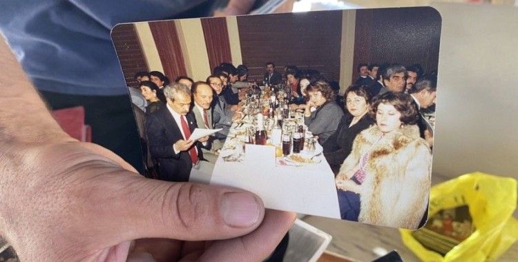 Enkazlardan çıkarılan ‘siyah beyaz’ fotoğraflar sahiplerini bekliyor
