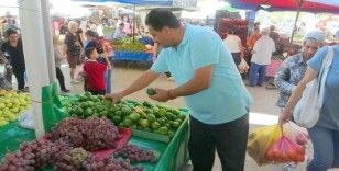 Mandalina Muğla’daki semt pazarındaki tezgahlarda yerini aldı
