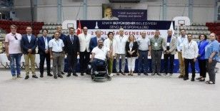 İzmir Büyükşehir Belediyesi Gençlik ve Spor Kulübü'nde bayrak değişimi