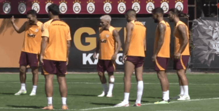 Galatasaray'da Zaha takımla çalıştı