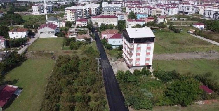 Tekkeköy’de sıcak asfalt çalışmaları sürüyor
