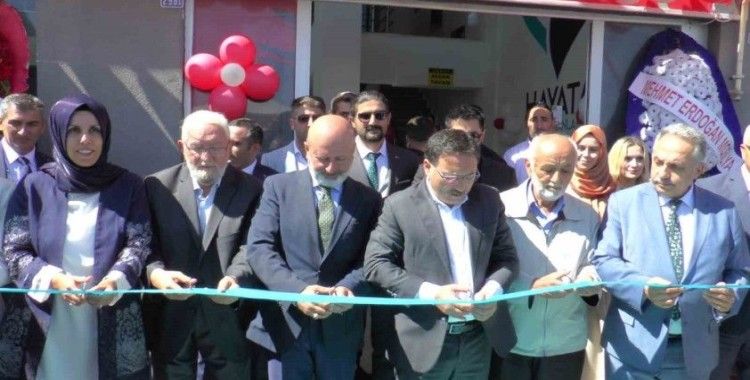 Hayata Dokunanlar Derneği, ihtiyaç sahiplerinin yanında
