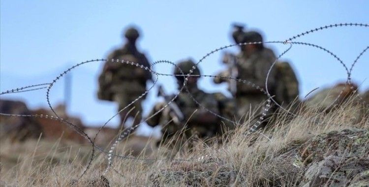 Diyarbakır'da PKK'lı terörist ikna yoluyla teslim oldu