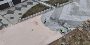 Kaldırımlar ve yollar yeni baştan yapılıyor
