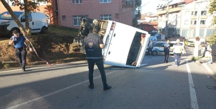 Freni boşalan işçi servisi kaldırımda yürüyen anne ve kızına çarptı: 2 ölü, 6 yaralı