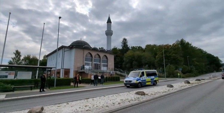 İsveç'te bir Iraklı, cami önünde Kur'an-ı Kerim'e saldırdı