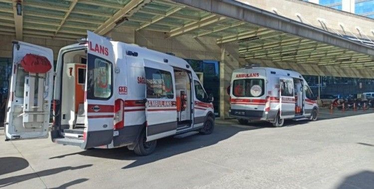 Siirt'te tarım aracı devrildi: 2 yaralı