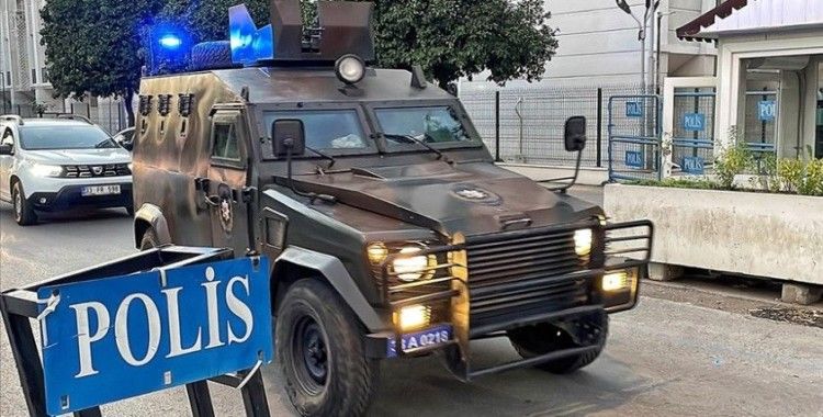 Mersin'de depremzedeleri 'kiralık ev' vaadiyle dolandırdıkları öne sürülen 10 zanlı yakalandı