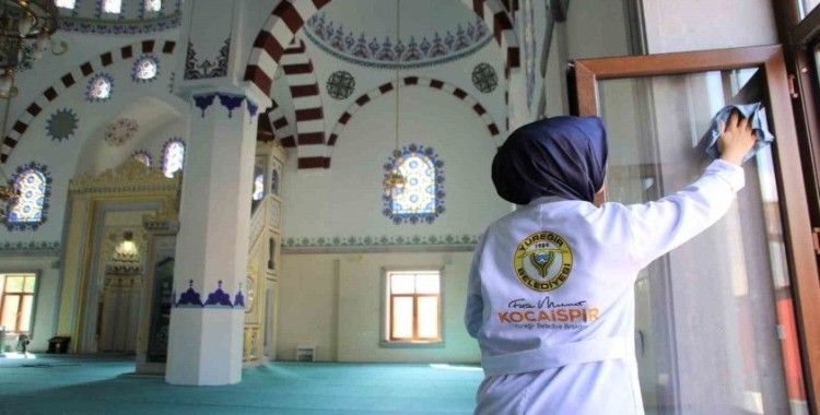 Yüreğir Belediyesi ibadethane temizliklerini sürdürüyor
