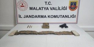 3 bin 500 yıllık tarihi esere alıcı ararken yakalandılar