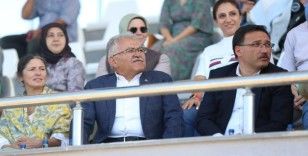 Vali Çiçek ve Başkan Büyükkılıç, Atlı Okçuluk Türkiye Şampiyonasını ziyaret etti
