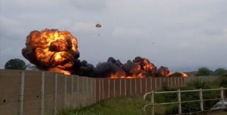 İtalya Hava Kuvvetlerinin akrobasi timi 'Frecce Tricolori'ne ait uçak düştü