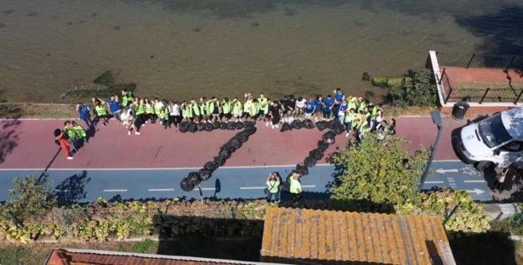 Yalova sahilinden 1 ton çöp toplandı