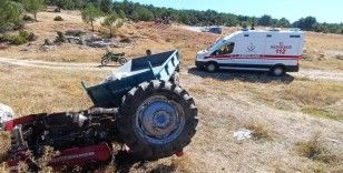 Uşak'ta traktörün devrilmesi sonucu 2 kişi yaralandı