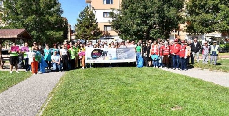 Eş zamanlı temizlik etkinliğine Tepebaşı’da katıldı
