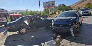 Gürün’de otomobiller çarpıştı: 4 yaralı
