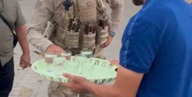 Silopi’de izinsiz yürüyüşe müdahale eden jandarmaya halktan ikram
