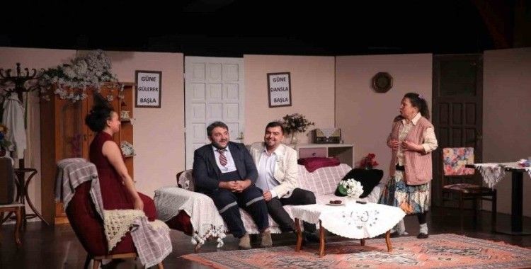 Merkezefendi Kent Tiyatrosu kaldığı yerden devam etti
