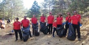 60 kişi ormanda çöp topladı
