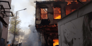 Antalya'da metruk binada yangın: Bitişikteki binalara da sıçradı