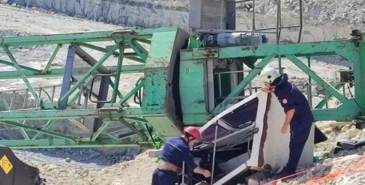 Arnavutköy’de sanayi sitesi inşaatında vinç devrildi: 1 işçi hayatını kaybetti
