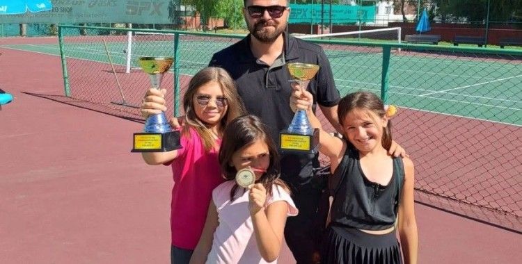 Kütahyalı minik sporcuların tenis başarısı
