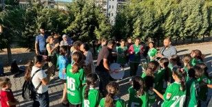 Türkiye ikincisi olan Muğla Kızlar Hokey karması davul zurna ile karşılandı
