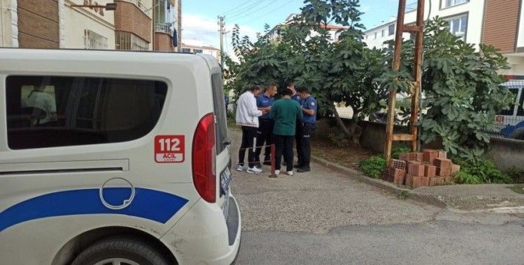 Önce annesini ve ablasını darp etti, daha sonra ağabeyinin kayınbiraderini bıçakladı