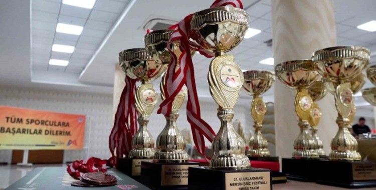 37.Uluslararası Mersin Briç Festivali ödül töreniyle son buldu
