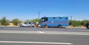 Cezaevi nakil aracı ile otomobil çarpıştı: 1 ölü 4 yaralı

