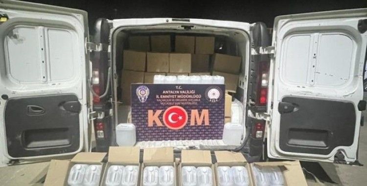 Antalya'da 2.5 ton sahte alkol ele geçirildi