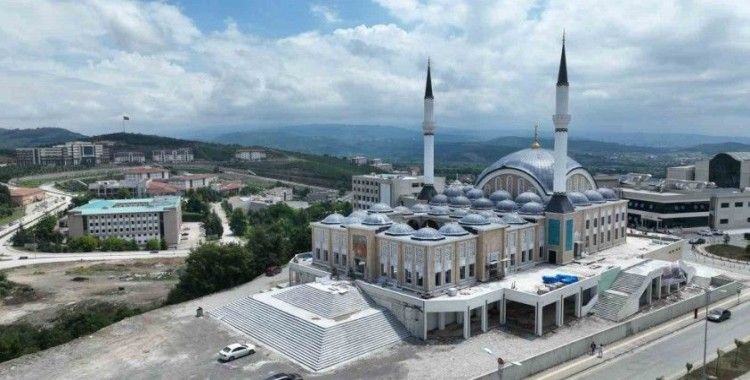 Cami altındaki dükkanlar kiraya verilecek