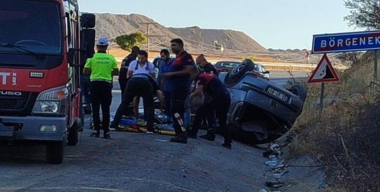 Otomobil ters döndü
