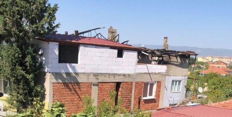 Ocakta unutulan yağ yangına neden oldu
