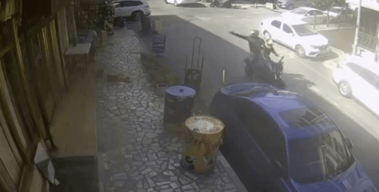 Şişli’de silahlı saldırı kamerada: Dükkanın önünde oturan adama ateş açtılar