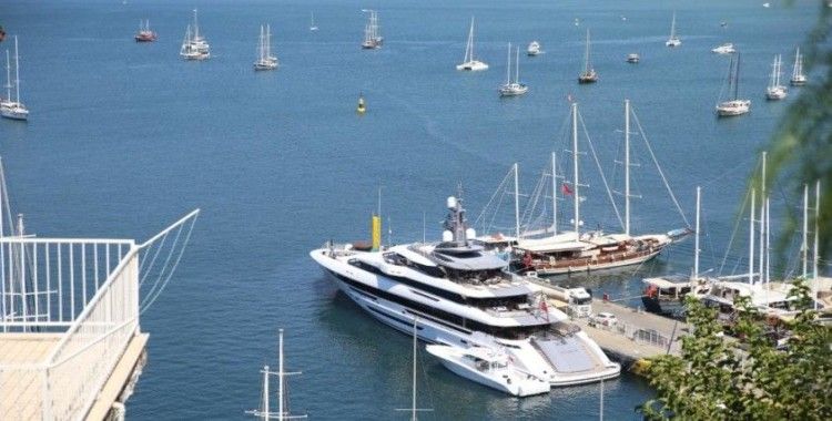 Fethiye'de lüks yata yakıt ikmali yapıldı
