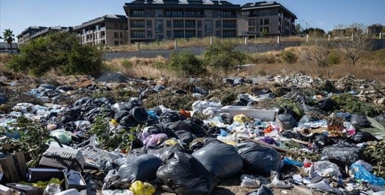 Beylikdüzü'nde araziye dökülen çöpler tepkilere yol açtı