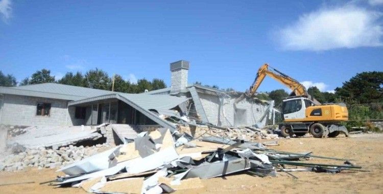 Uludağ’da kaçak yapılardan temizleniyor
