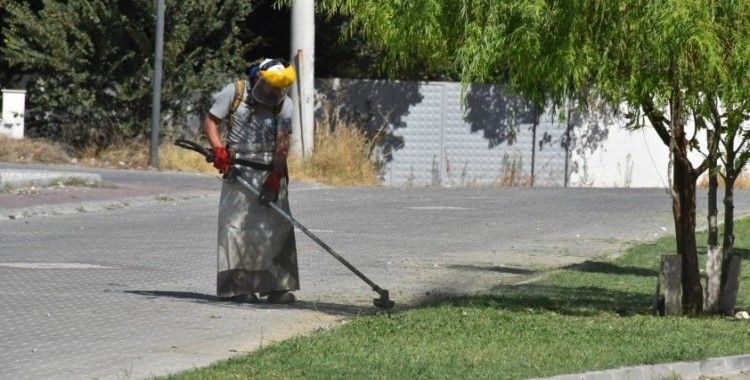 Yunusemre’den yeşil alanlarda bakım çalışması
