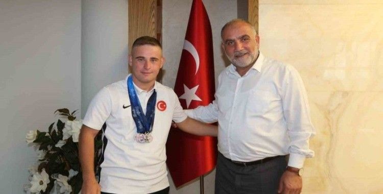 Başkan Sandıkçı: “Canikli sporcular zaferden zafere koşuyor”
