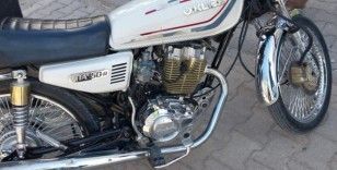 Otomobil ile motosiklet çarpıştı