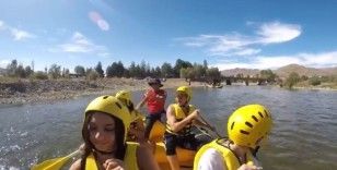 Yabancı uyruklu öğrenciler Çoruh’ta rafting yaptı
