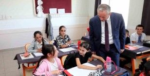 Ağrı Milli Eğitim Müdürü Kökrek, Tezeren’deki okulu inceledi

