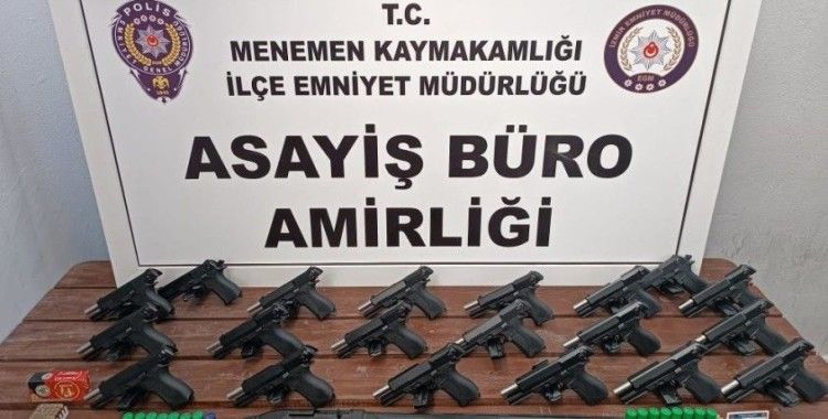 Suç makinesi sahte kimlikle silah ticareti yaparken yakalandı