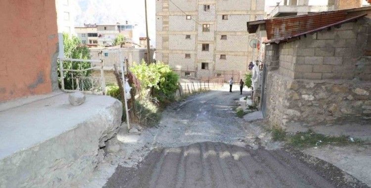 Hakkari’de bir semt ilk defa asfalta kavuşuyor
