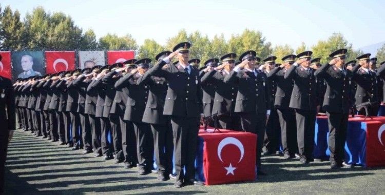 Eğitimleri başarıyla tamamlayan astsubay adayları yemin etti
