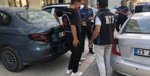 Elazığ'da okul önlerinde denetim sürüyor